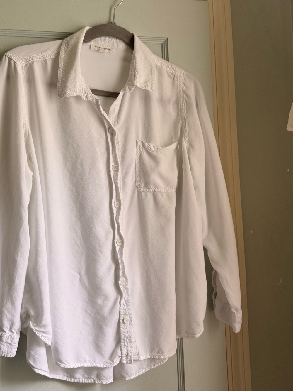 beachlunchlounge White Button-Up Long Sleeve Shirt